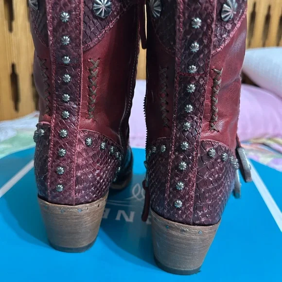 LANE Showdown - Smoldering Ruby Red - comfortable and boldly - Picture 3 of 8